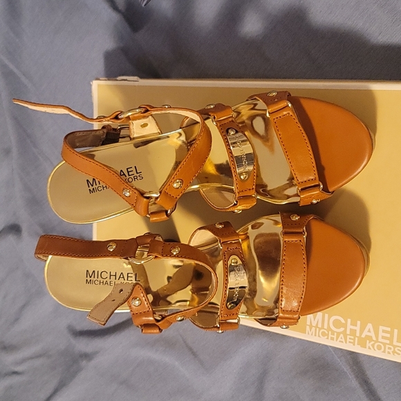 NIB Michael Kors leather platform sandals - Picture 4 of 4